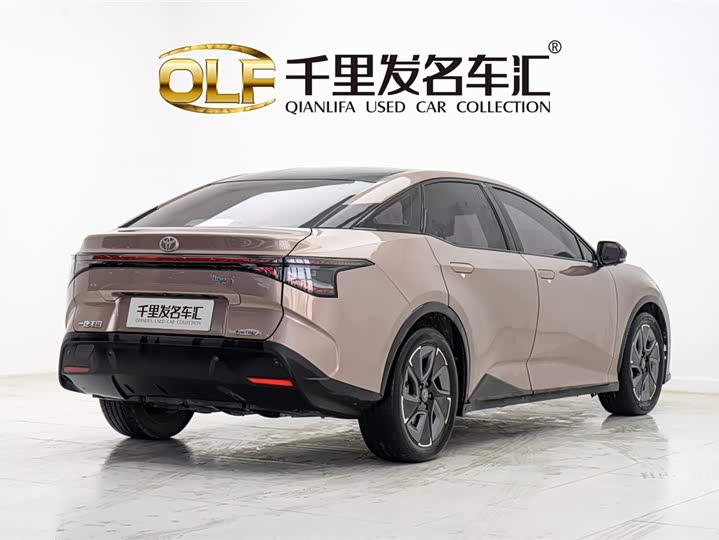 Фото 6 - Toyota bZ3