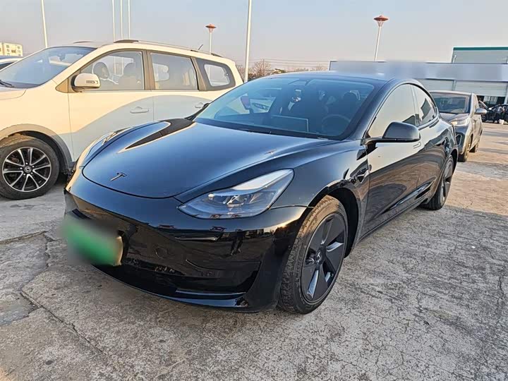 Фото 1 - Tesla Model 3