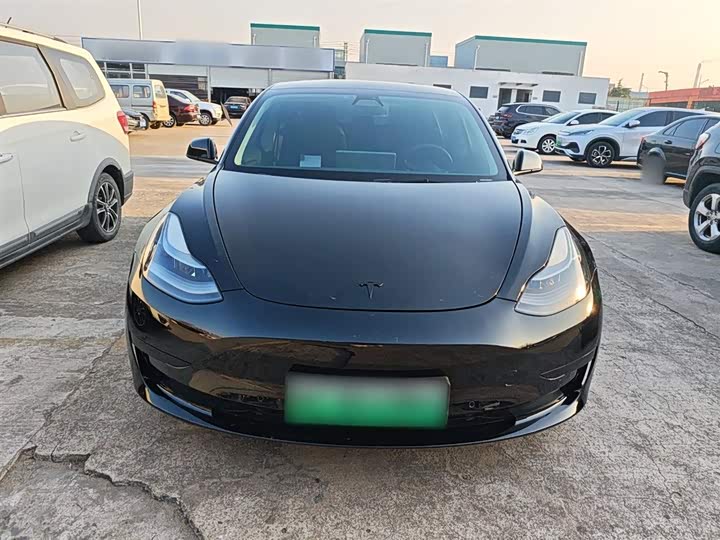 Фото 3 - Tesla Model 3