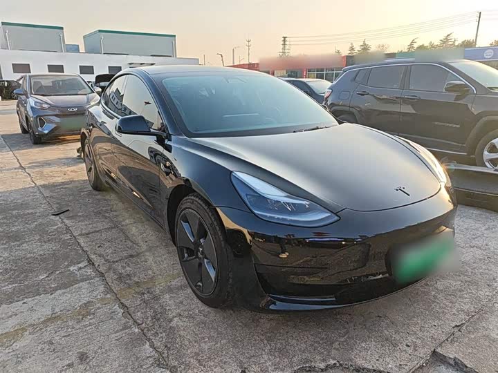 Фото 4 - Tesla Model 3