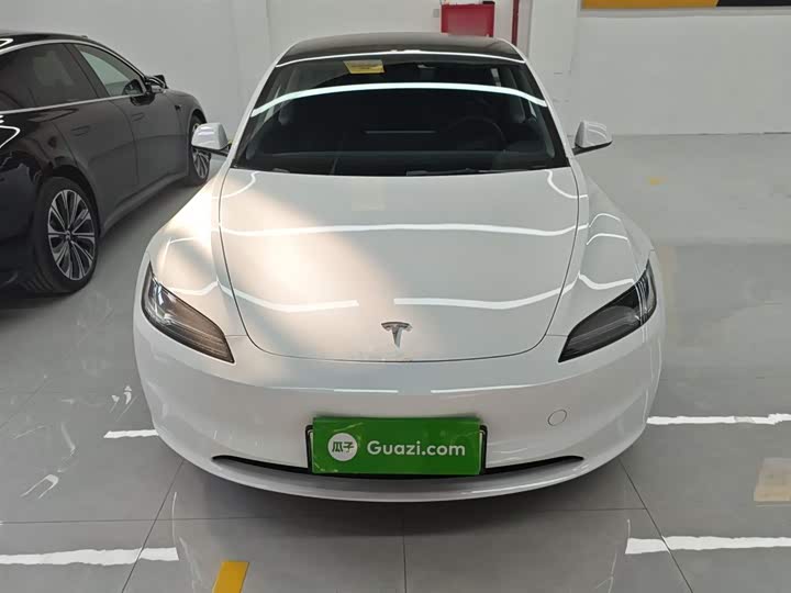 Фото 3 - Tesla Model 3