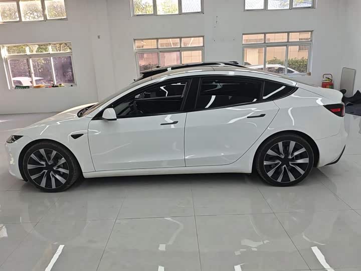 Фото 5 - Tesla Model 3