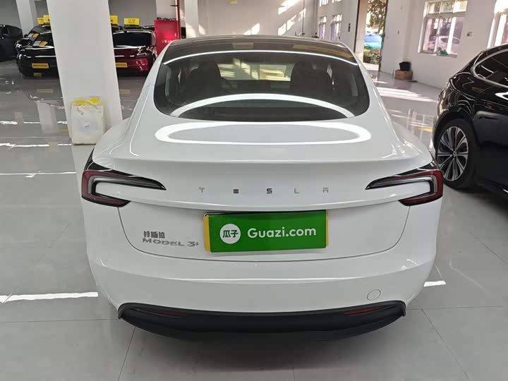 Фото 6 - Tesla Model 3