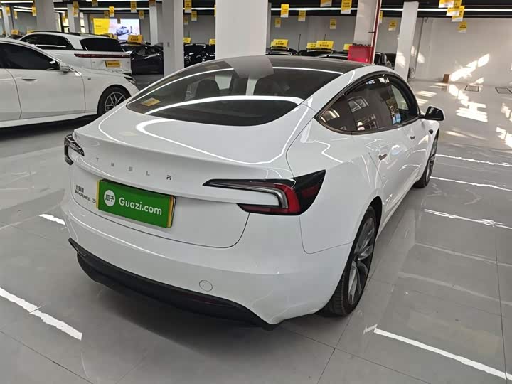 Фото 7 - Tesla Model 3