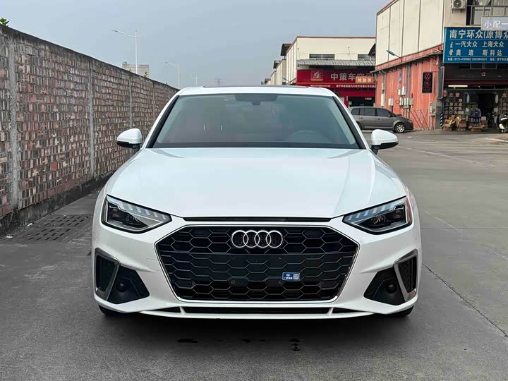 Фото 2 - Audi A4L