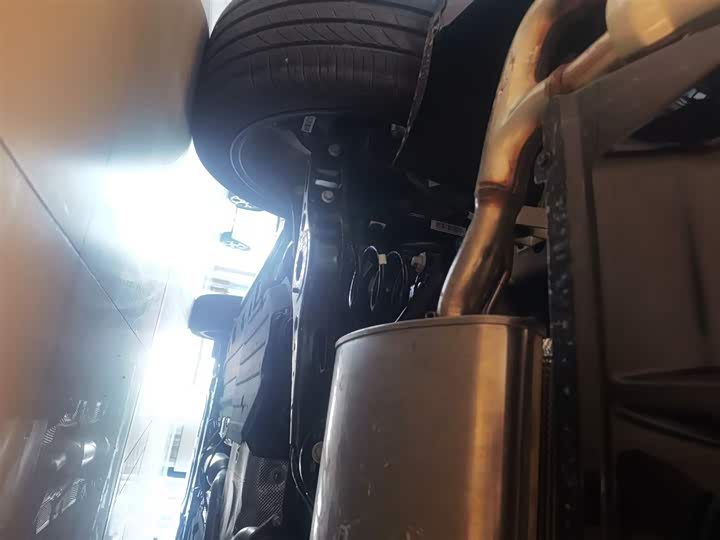 Фото 6 - Geely Atlas