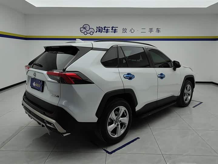 Фото 3 - Toyota RAV4