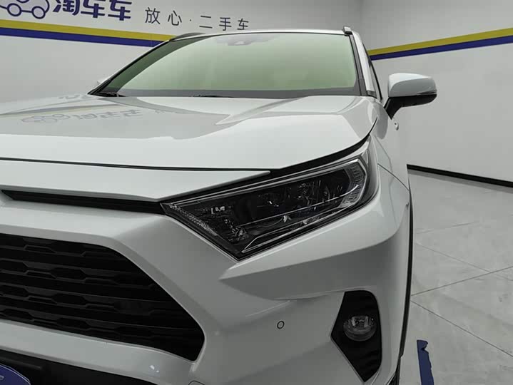 Фото 5 - Toyota RAV4