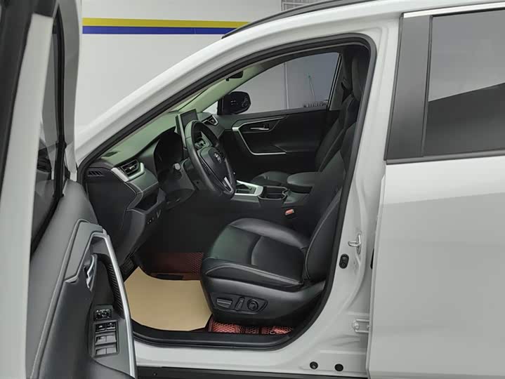 Фото 9 - Toyota RAV4