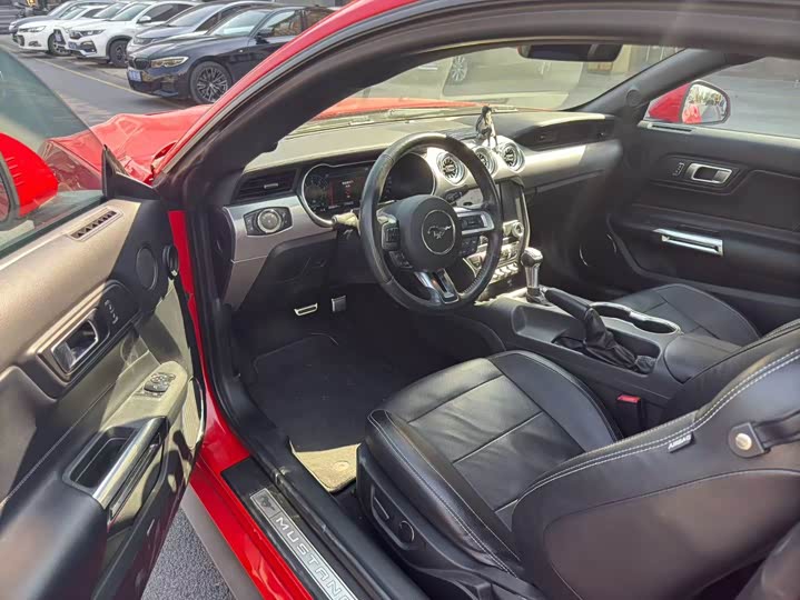 Фото 5 - Ford Mustang