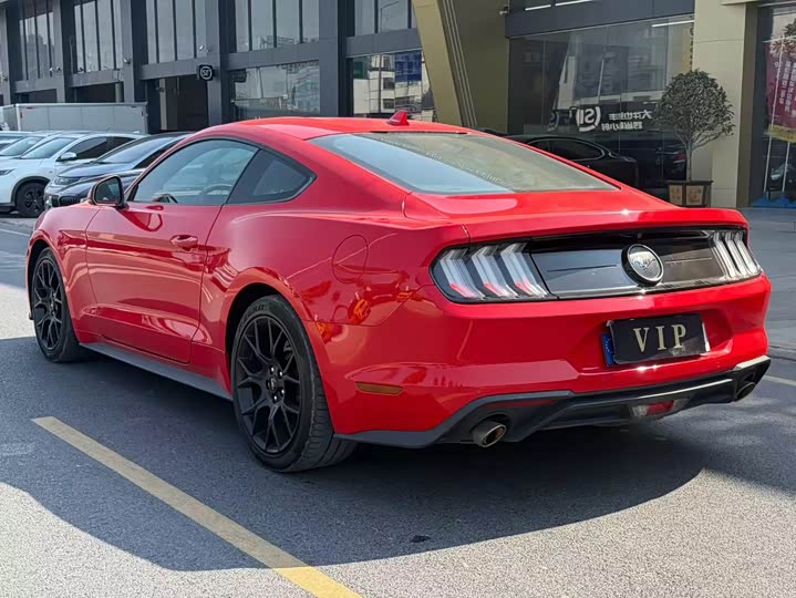 Фото 9 - Ford Mustang