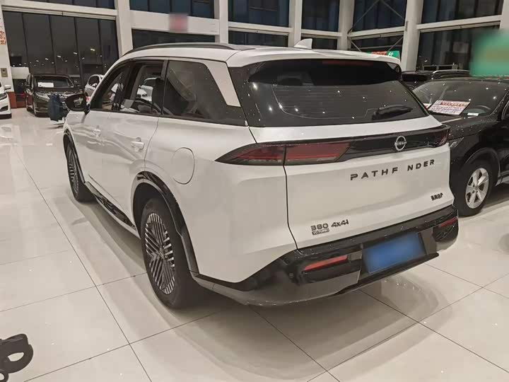 Фото 5 - Nissan Pathfinder