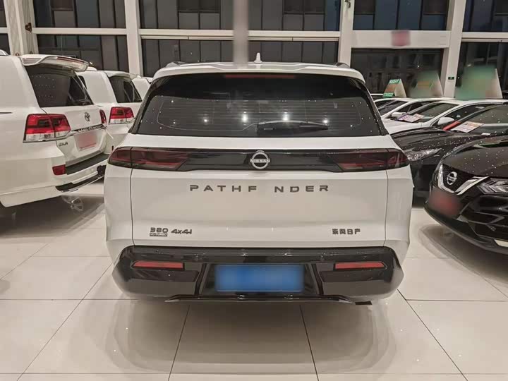 Фото 6 - Nissan Pathfinder