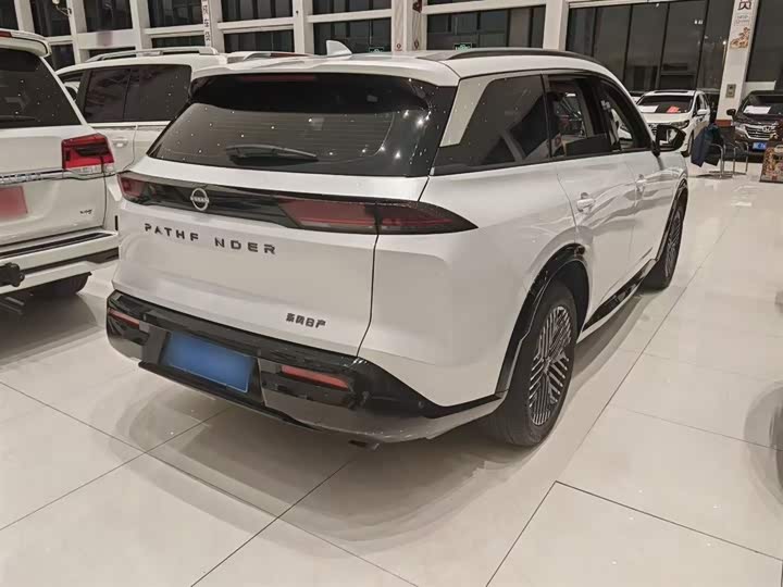 Фото 7 - Nissan Pathfinder