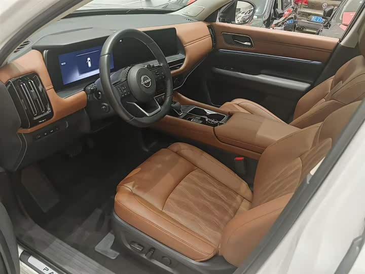 Фото 8 - Nissan Pathfinder