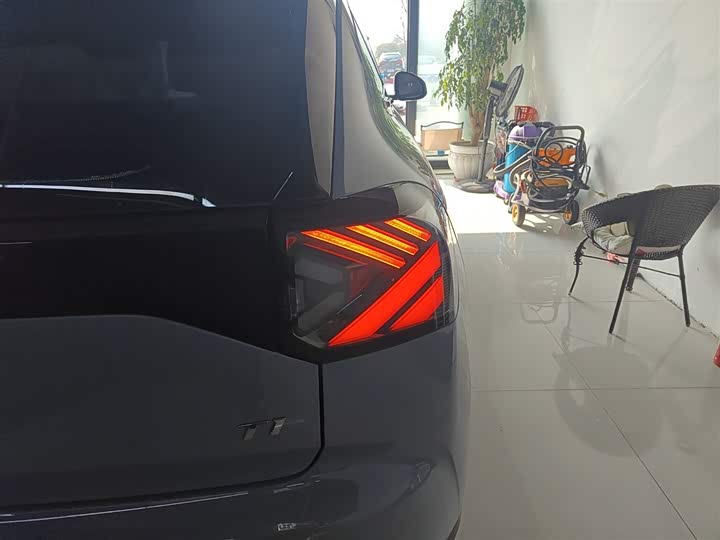 Фото 8 - BAIC Arcfox T1