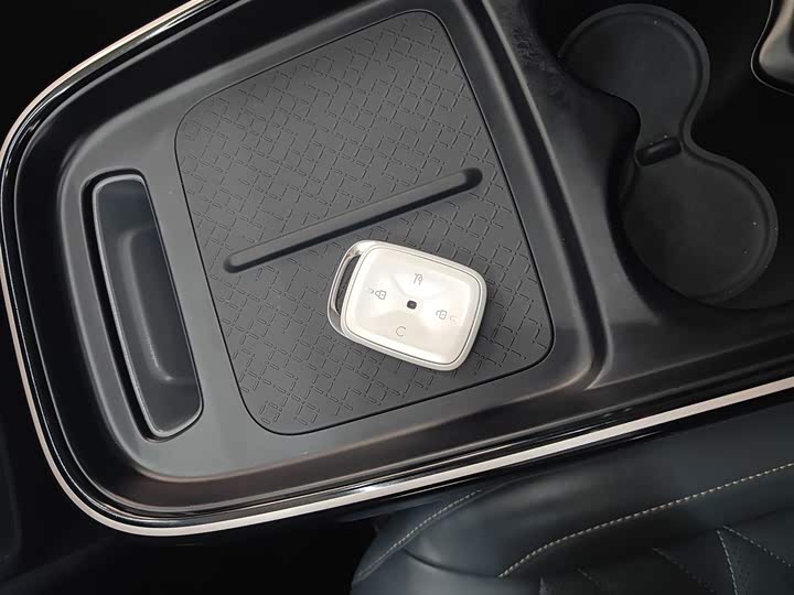 Фото 9 - BAIC Arcfox T1