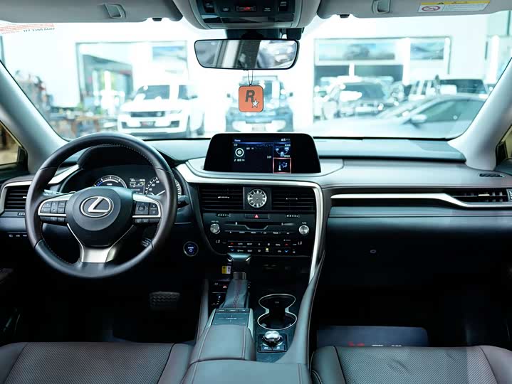 Фото 6 - Lexus RX