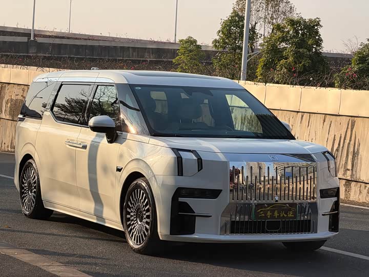 Фото 3 - Zeekr 009