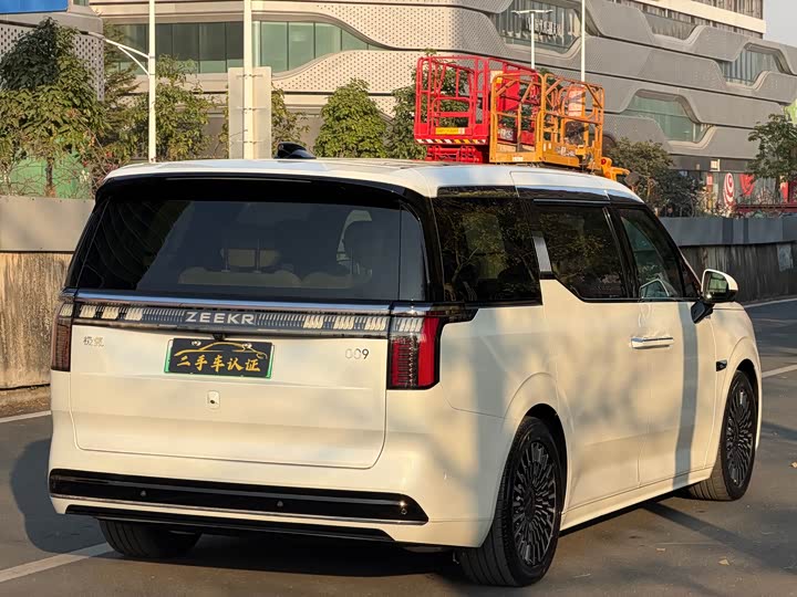 Фото 7 - Zeekr 009