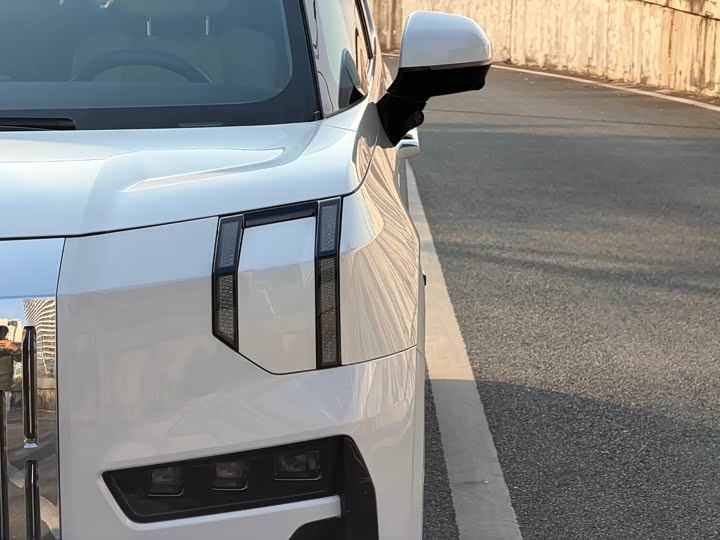 Фото 9 - Zeekr 009