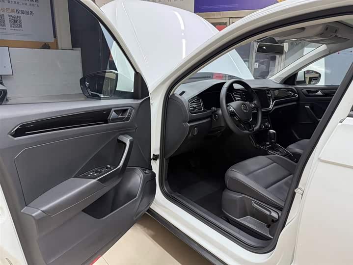 Фото 8 - Volkswagen T-Roc