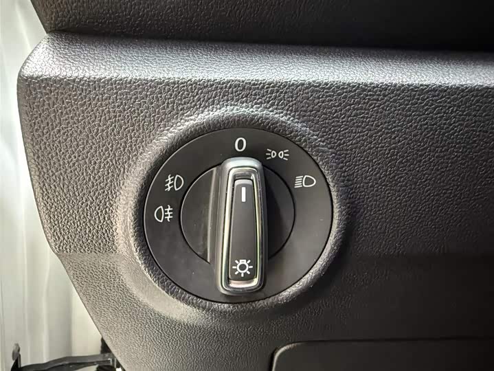 Фото 9 - Volkswagen T-Roc