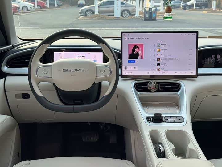 Фото 4 - Geely Galaxy Geome