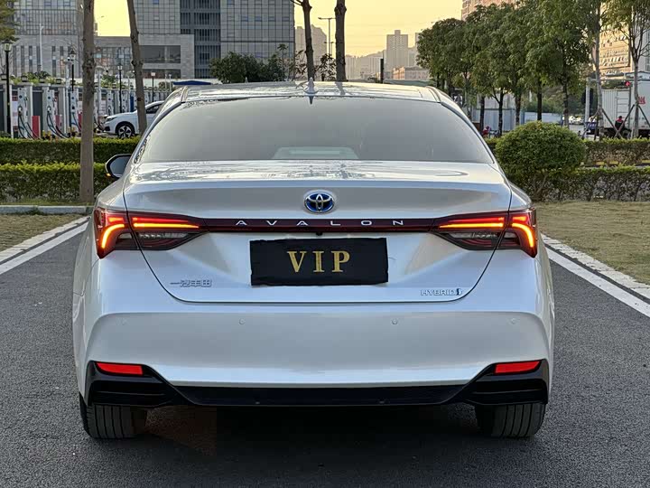 Фото 5 - Toyota Avalon