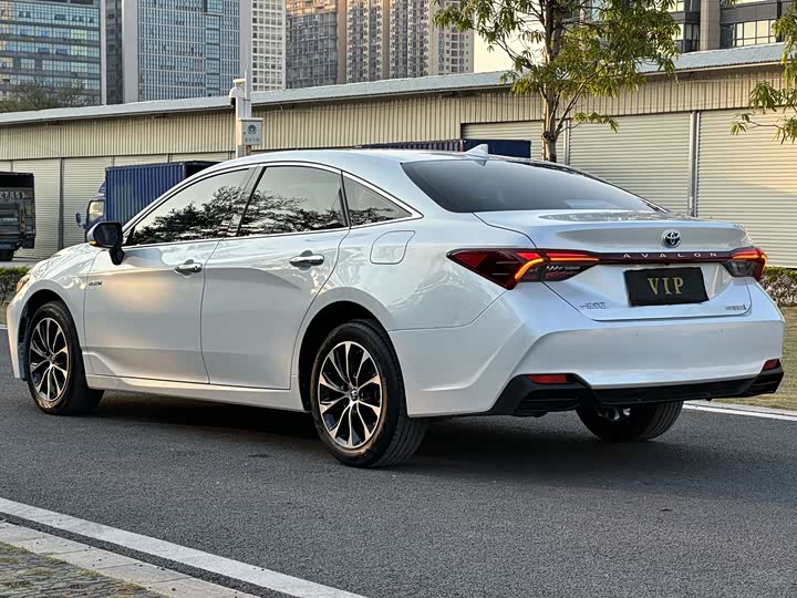 Фото 6 - Toyota Avalon