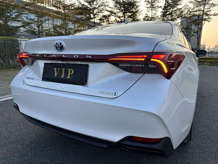 Фото 8 - Toyota Avalon