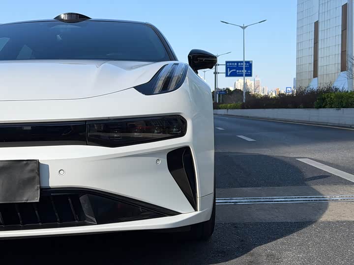 Фото 3 - Zeekr 001