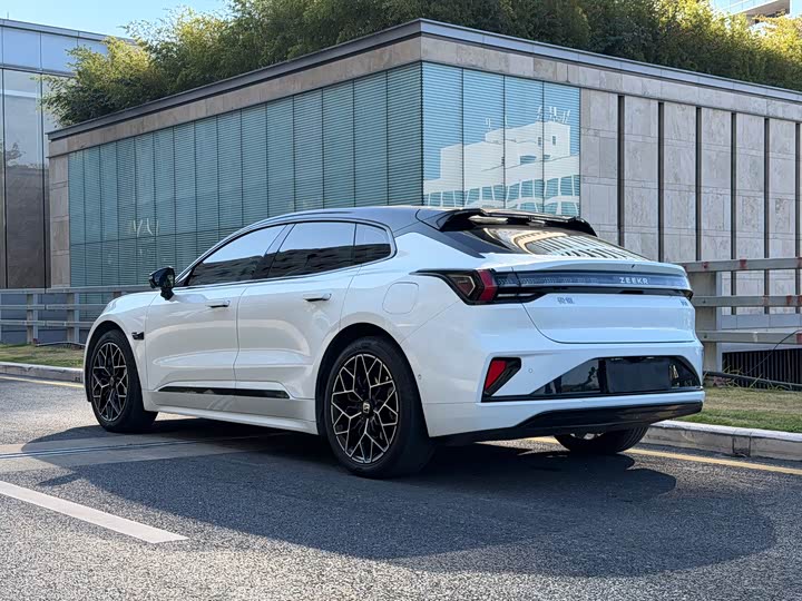 Фото 4 - Zeekr 001