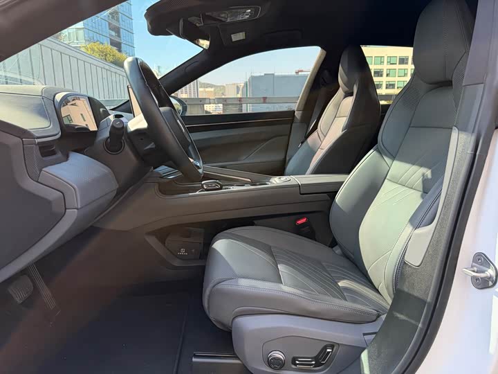 Фото 7 - Zeekr 001