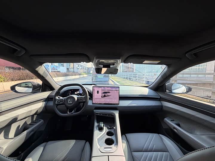 Фото 9 - Zeekr 001