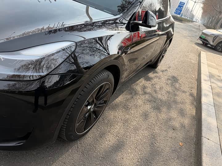 Фото 3 - Tesla Model Y