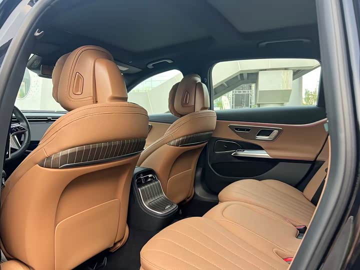 Фото 4 - Mercedes-Benz E-Class