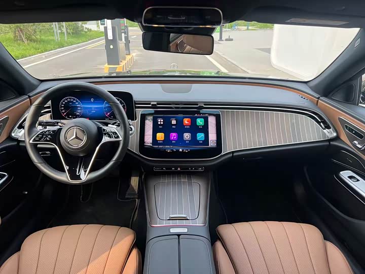 Фото 5 - Mercedes-Benz E-Class