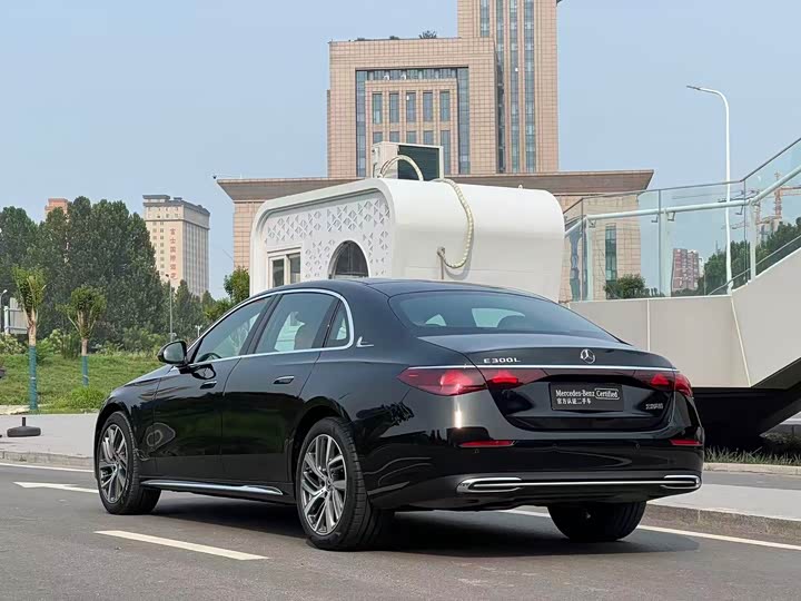 Фото 7 - Mercedes-Benz E-Class