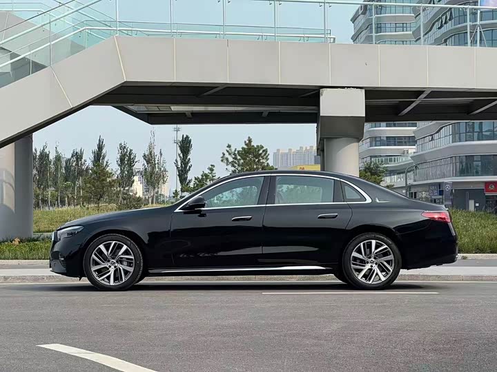 Фото 9 - Mercedes-Benz E-Class