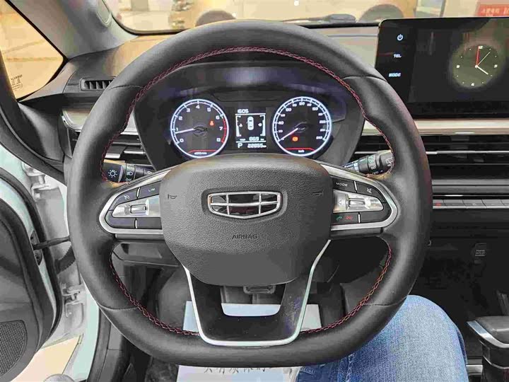 Фото 4 - Geely Vision X3