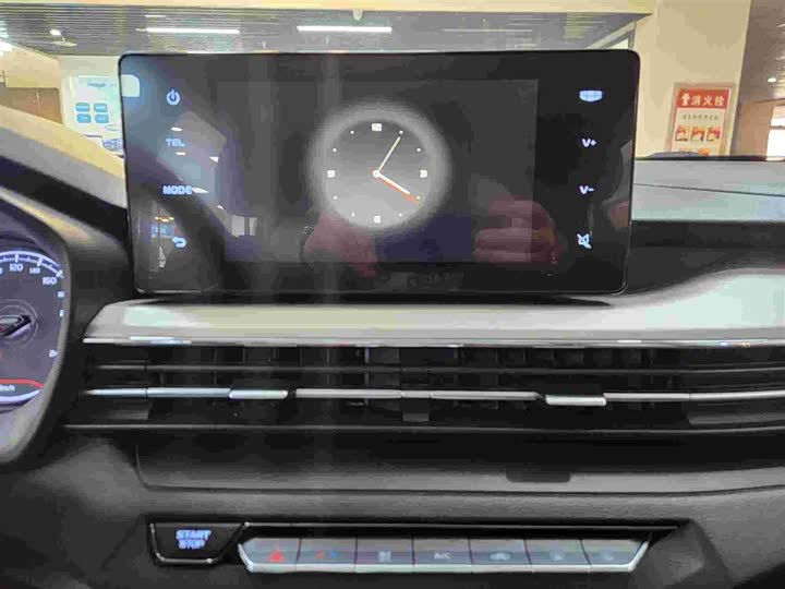 Фото 9 - Geely Vision X3