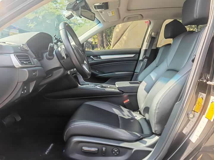 Фото 6 - Honda Accord