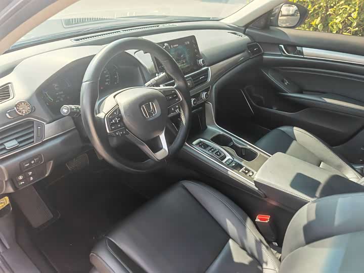 Фото 7 - Honda Accord
