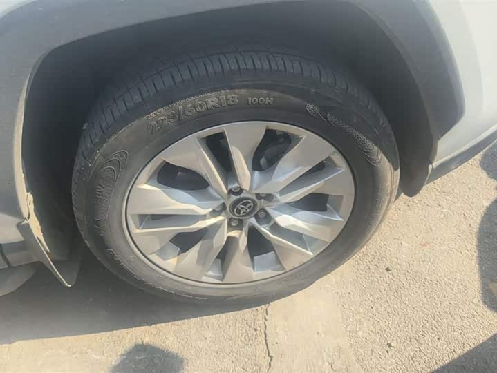 Фото 6 - Toyota Wildlander