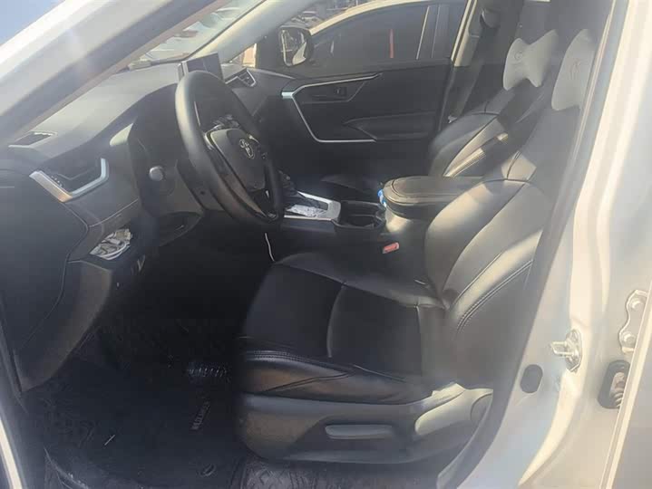 Фото 9 - Toyota Wildlander