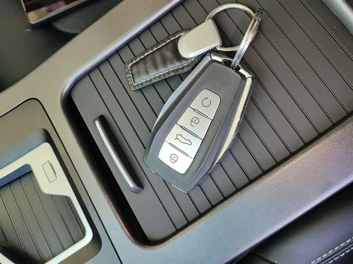 Фото 9 - Geely Emgrand GL