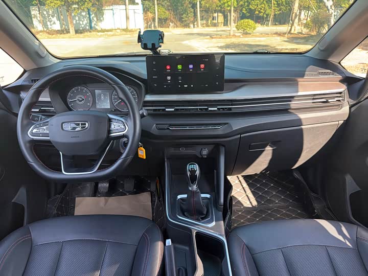 Фото 6 - Geely Vision X3