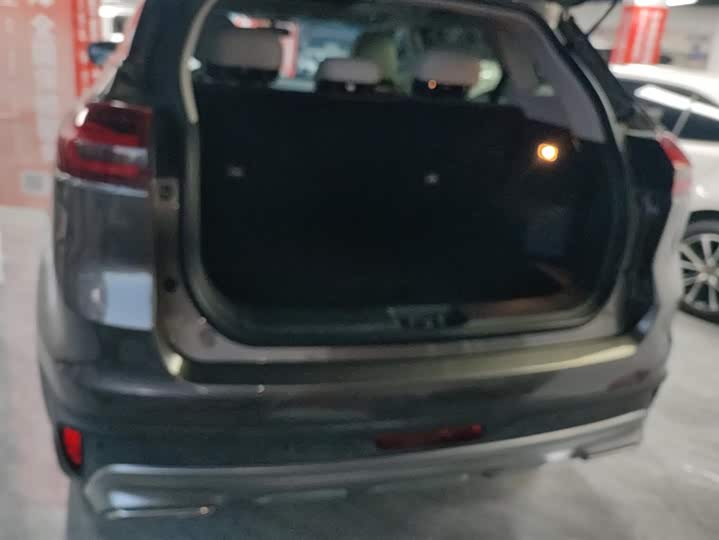 Фото 4 - Geely Atlas