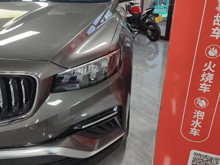 Фото 5 - Geely Atlas